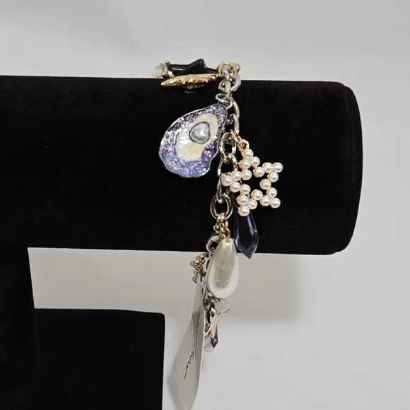 Betsey Johnson Charm Bracelet #959 - Picture 5 of 16